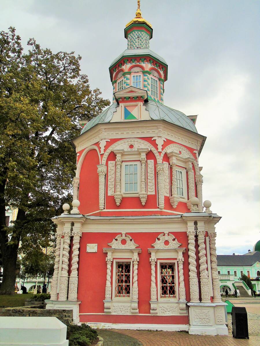 Троице-Сергиева Лавра. Надкладезная часовня, Сергиев Посад (Сергиево-Посадский городской округ, Московская область). фасады