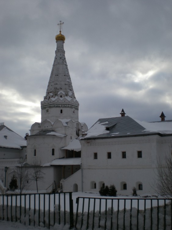 Сергиев Посад. Троице-Сергиева Лавра. Церковь Зосимы и Савватия при больничных палатах. фасады