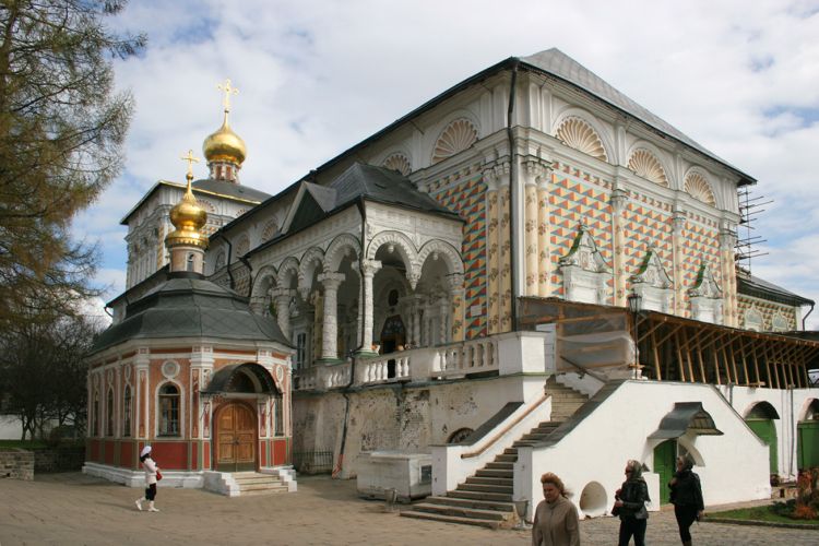 Сергиев Посад. Троице-Сергиева Лавра. Церковь Сергия Радонежского в трапезной палате. фасады