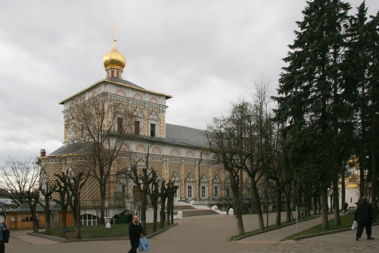 Сергиев Посад. Троице-Сергиева Лавра. Церковь Сергия Радонежского в трапезной палате. фасады