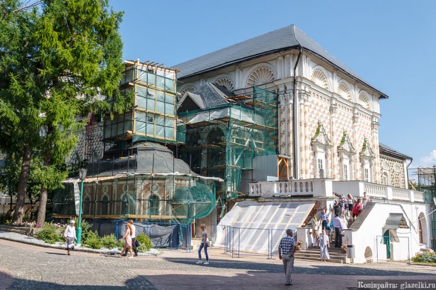 Троице-Сергиева Лавра. Церковь Сергия Радонежского в трапезной палате, Сергиев Посад (Сергиево-Посадский городской округ, Московская область). документальные фотографии, Храм во время реставрации 2013 года