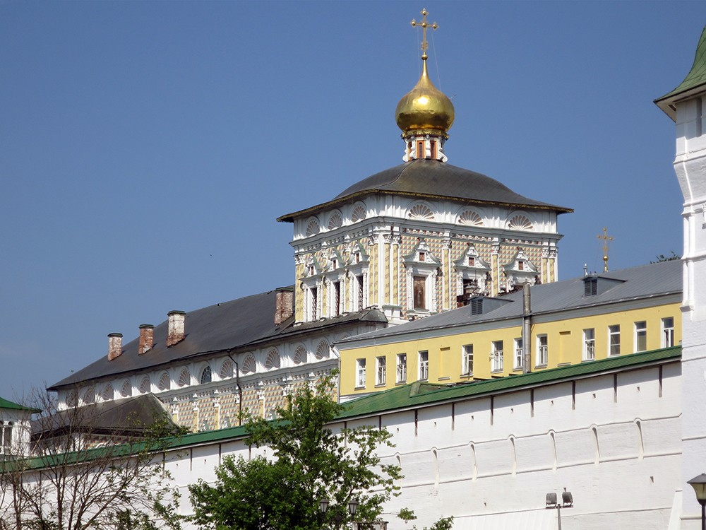 Троице-Сергиева Лавра. Церковь Сергия Радонежского в трапезной палате, Сергиев Посад (Сергиево-Посадский городской округ, Московская область). фасады