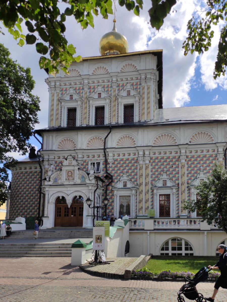 Троице-Сергиева Лавра. Церковь Сергия Радонежского в трапезной палате, Сергиев Посад (Сергиево-Посадский городской округ, Московская область). фасады