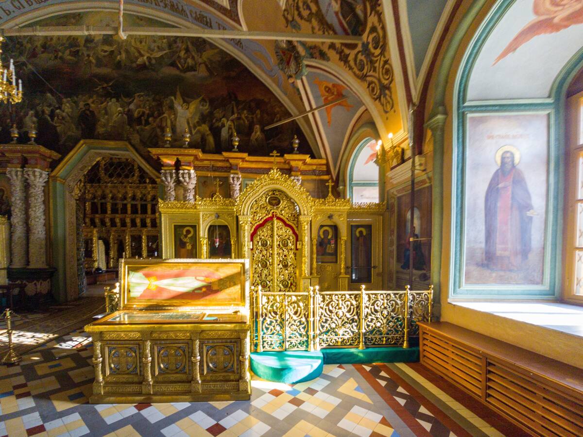Троице-Сергиева Лавра. Церковь Сергия Радонежского в трапезной палате, Сергиев Посад (Сергиево-Посадский городской округ, Московская область). интерьер и убранство