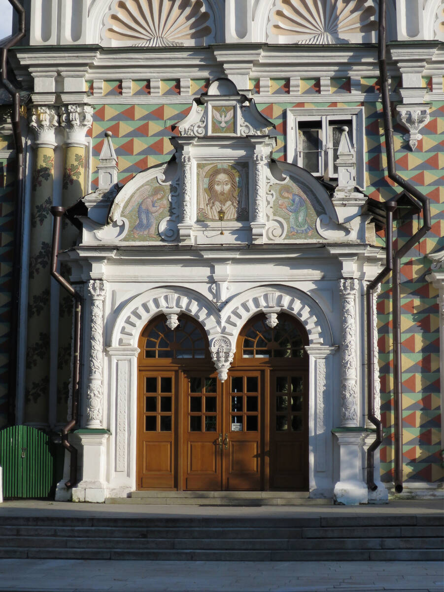 Троице-Сергиева Лавра. Церковь Сергия Радонежского в трапезной палате, Сергиев Посад (Сергиево-Посадский городской округ, Московская область). архитектурные детали