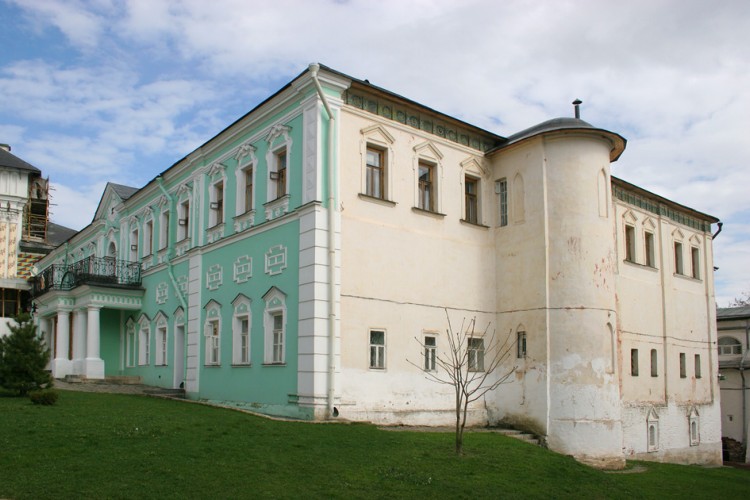 Сергиев Посад. Троице-Сергиева Лавра. Церковь Филарета Милостивого в Митропольичьих покоях. фасады