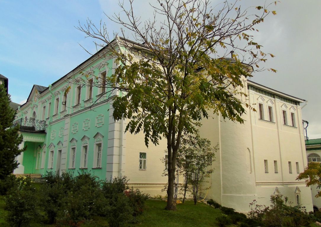 Троице-Сергиева Лавра. Церковь Филарета Милостивого в Митропольичьих покоях, Сергиев Посад (Сергиево-Посадский городской округ, Московская область). фасады