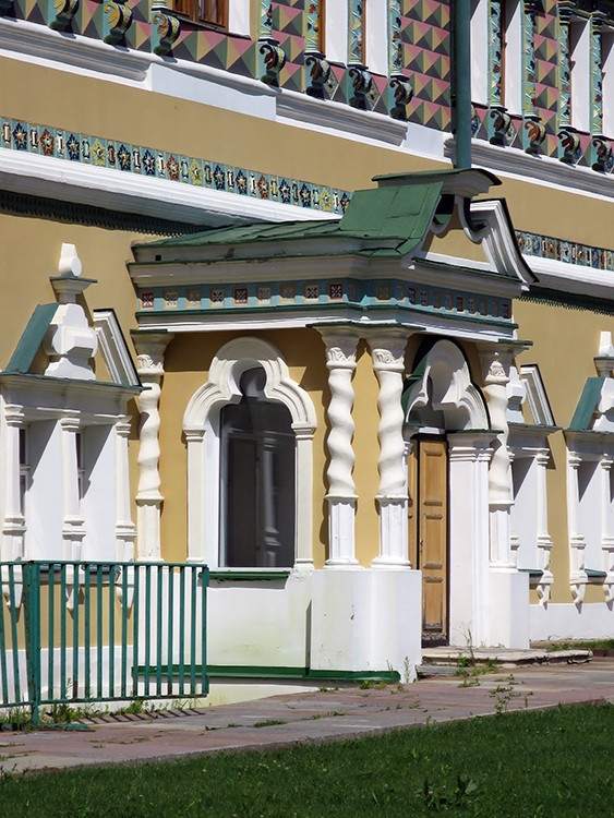 Троице-Сергиева Лавра. Церковь Покрова Пресвятой Богородицы в Царских 
