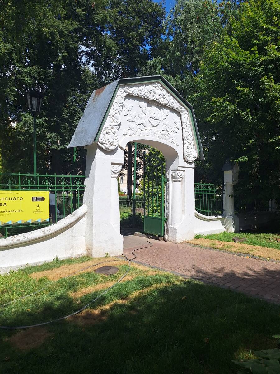 Троице-Сергиева Лавра. Церковь Покрова Пресвятой Богородицы в Царских 