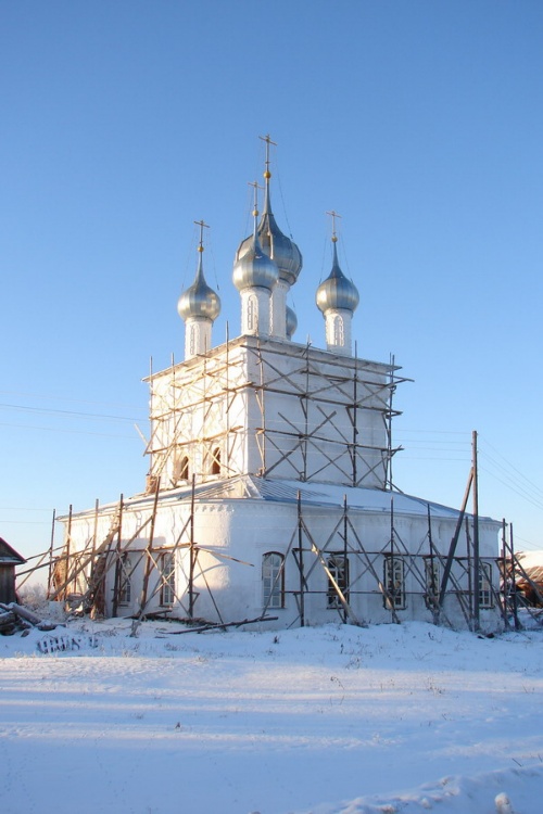 Угодичи. Церковь Николая Чудотворца. общий вид в ландшафте