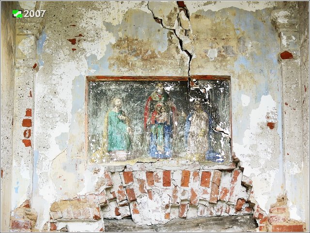 Церковь Тихвинской иконы Божией Матери, Рюминское (Александровский район, Владимирская область). интерьер и убранство, Интерьер колокольни, оформление западного входа в храм
