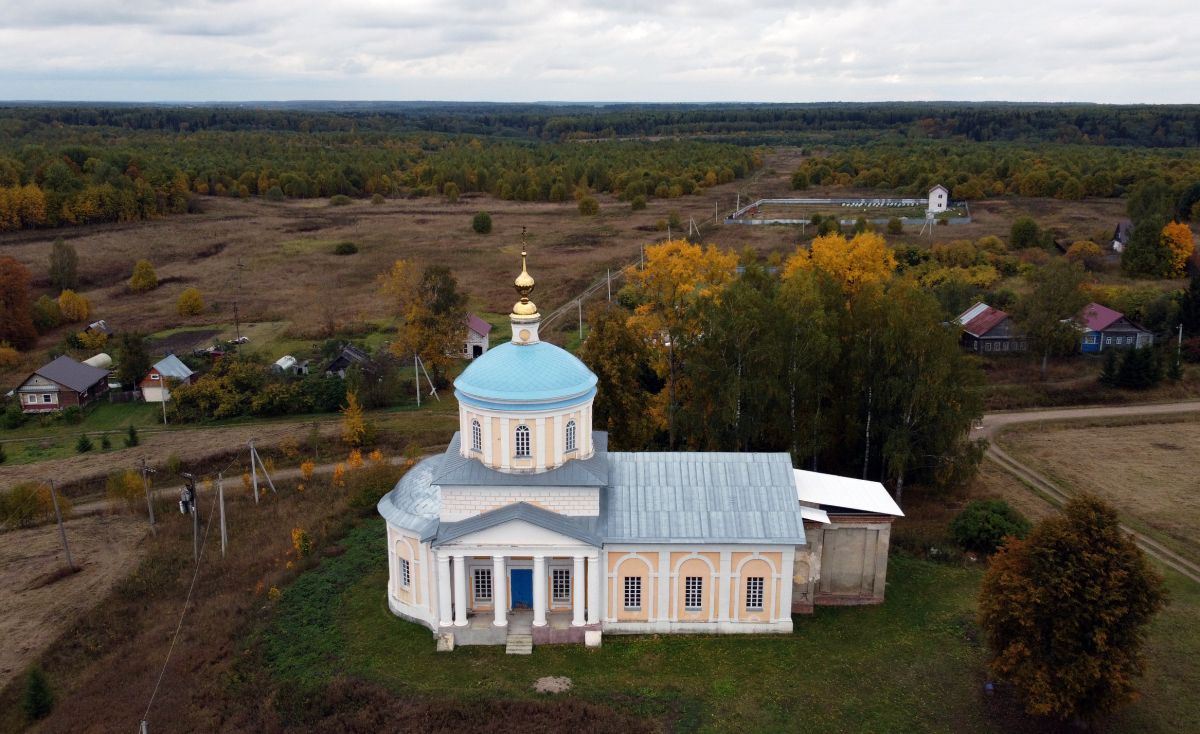 Церковь Тихвинской иконы Божией Матери, Рюминское (Александровский район, Владимирская область). общий вид в ландшафте