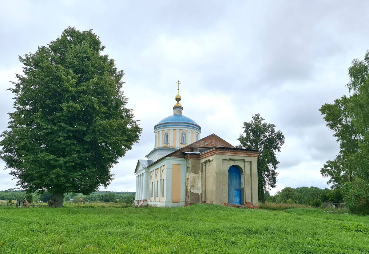 Церковь Тихвинской иконы Божией Матери, Рюминское (Александровский район, Владимирская область). общий вид в ландшафте, Вид с северо-запада