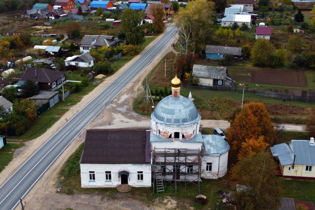 Церковь Покрова Пресвятой Богородицы, Мошнино (Александровский район, Владимирская область). общий вид в ландшафте