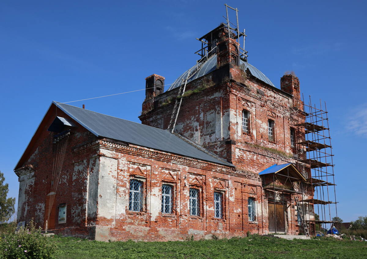 Церковь Рождества Пресвятой Богородицы, Большие Вески (Александровский район, Владимирская область). общий вид в ландшафте, Вид с юго-запада