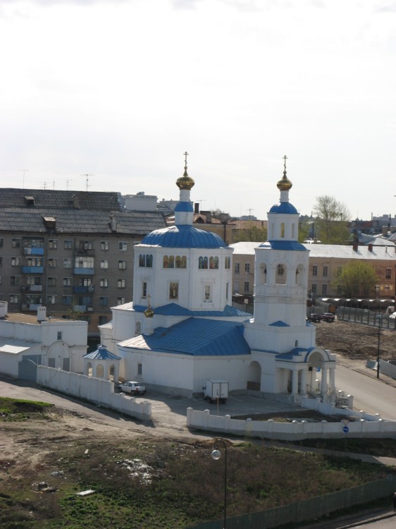 Вахитовский район. Церковь Параскевы Пятницы (Рождества Пресвятой Богородицы). фасады, вид со стен Казанского Кремля