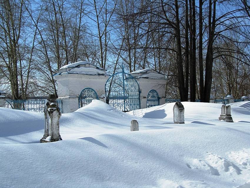 Церковь Похвалы Пресвятой Богородицы, Орёл (Усольский район, Пермский край). дополнительная информация, южные ворота ограды