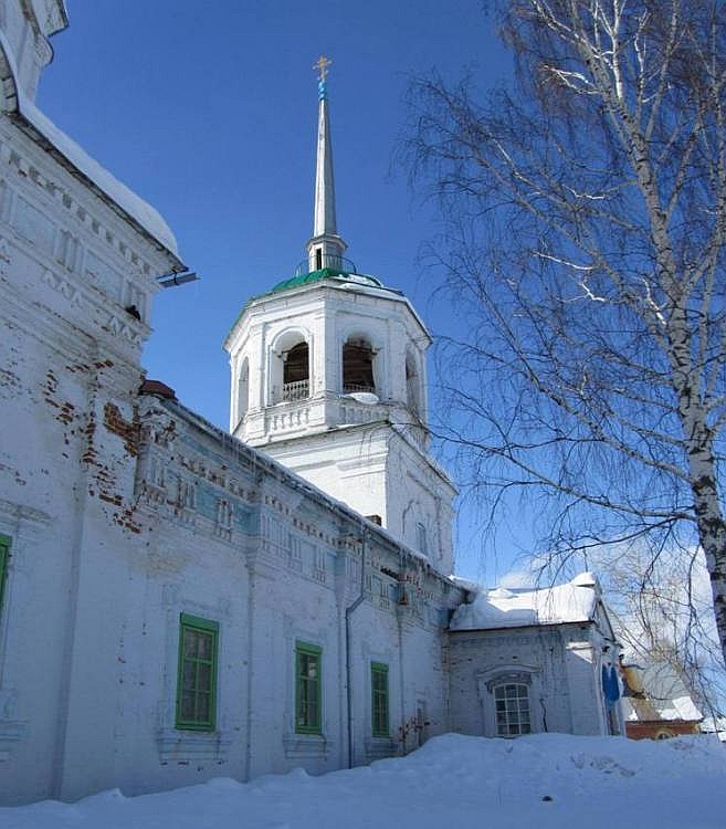 Церковь Похвалы Пресвятой Богородицы, Орёл (Усольский район, Пермский край). архитектурные детали, трапезная, колокольня и северное крыльцо, вид с северо-востока