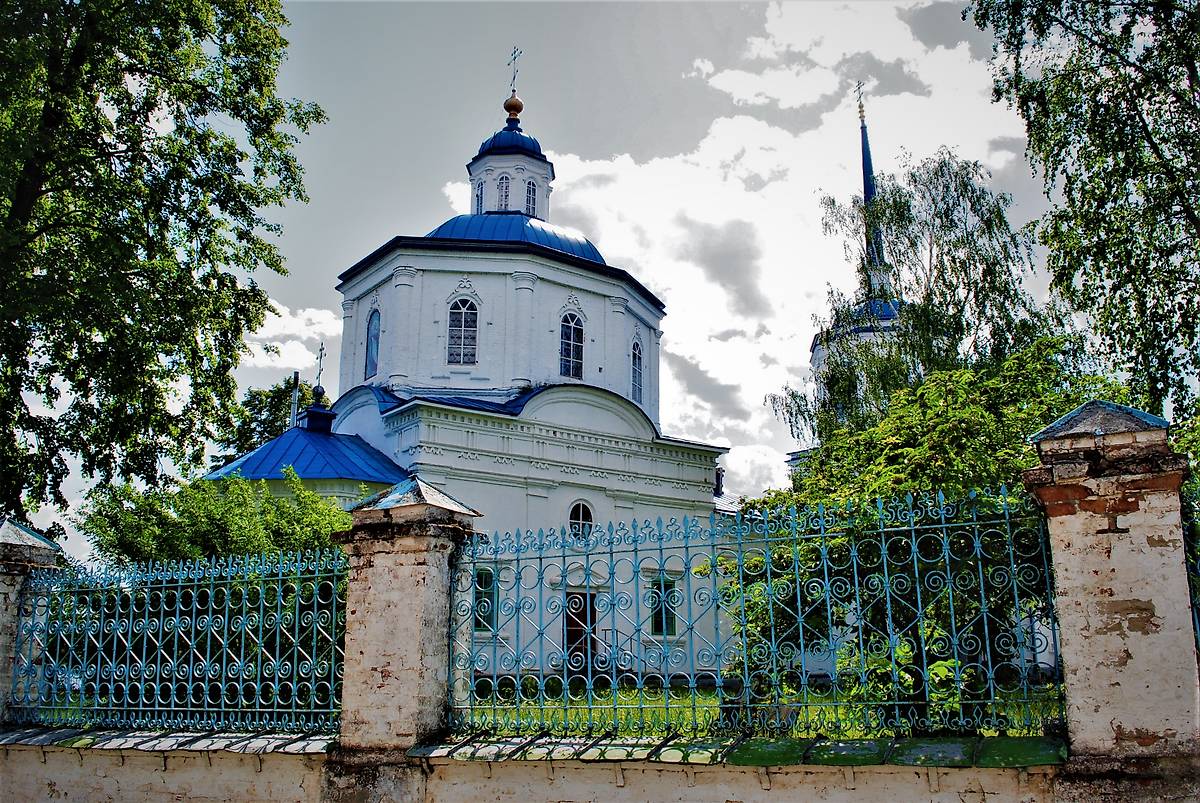 общий вид в ландшафте. Церковь Похвалы Пресвятой Богородицы, Орёл (Усольский район, Пермский край)