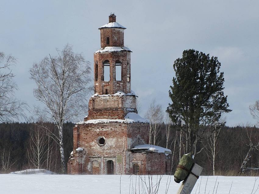 Церковь Покрова Пресвятой Богородицы, Верх-Усолка, урочище (Соликамский район и г. Соликамск, Пермский край). общий вид в ландшафте, вид с юго-востока
