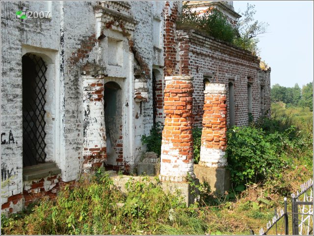 Церковь Николая Чудотворца, Кинешемский погост, урочище (Вязниковский район, Владимирская область). архитектурные детали, Остатки северного крылечка