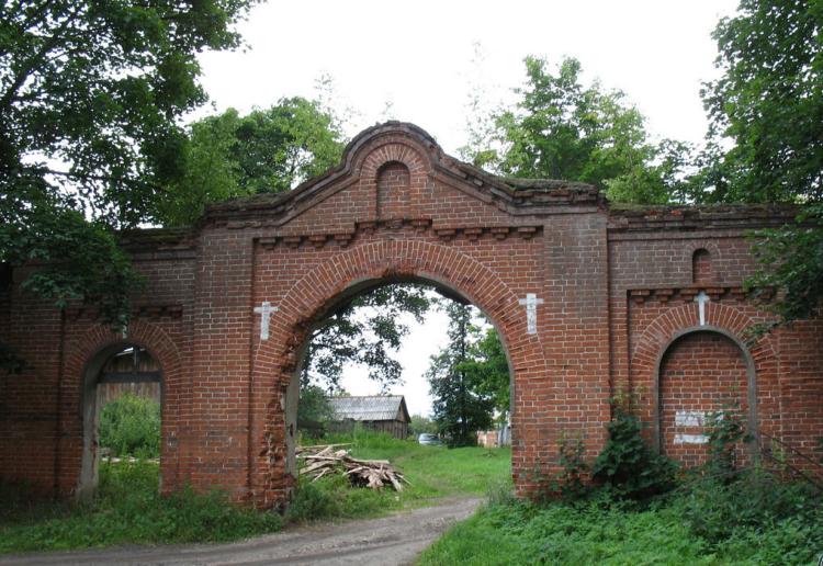 Воскресенский Федоровский мужской монастырь, Сергеево (Шуйский район, Ивановская область). дополнительная информация, Хозяйственные (северные) ворота в ограде (1902).