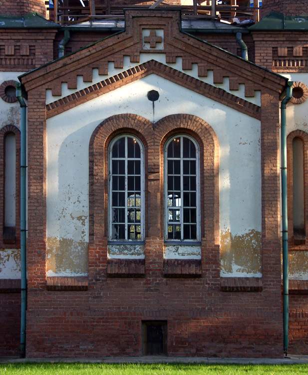 Церковь Георгия Победоносца, Бауска (Бауский край, Латвия). фасады, Фасад центральной части храма
