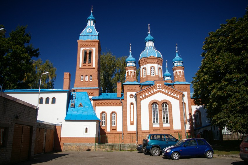 Церковь Георгия Победоносца, Бауска (Бауский край, Латвия). общий вид в ландшафте