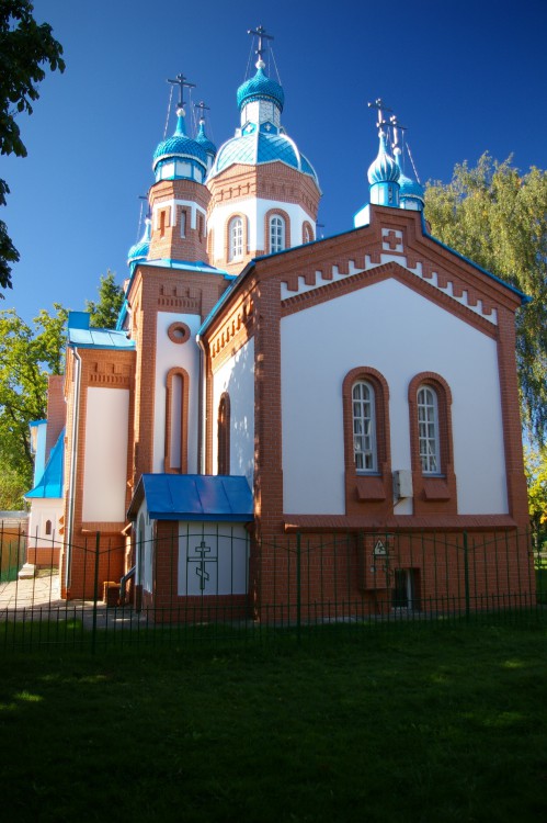 Латвия, Бауский край, Бауска. Церковь Георгия Победоносца, фотография. фасады