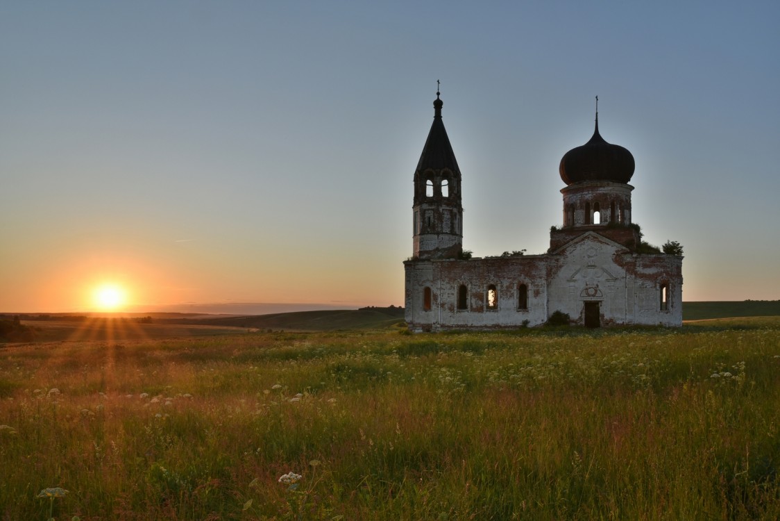 Церковь Троицы Живоначальной, Анненково, урочище (Вадский район, Нижегородская область). общий вид в ландшафте, Общий вид с юга