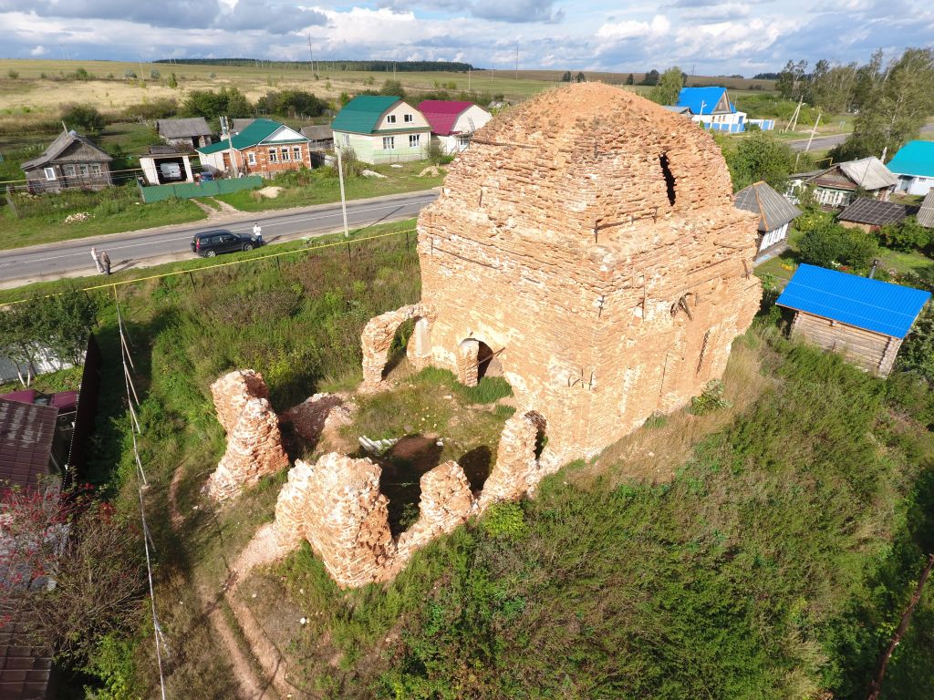 Церковь Троицы Живоначальной, Троицкое 1-е (Вадский район, Нижегородская область). общий вид в ландшафте