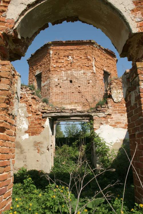 Церковь Казанской иконы Божией Матери, Никольское-на-Серёне (Мещовский район, Калужская область). архитектурные детали