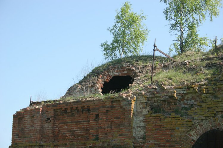 Церковь Троицы Живоначальной, Изъялово (Мещовский район, Калужская область). архитектурные детали