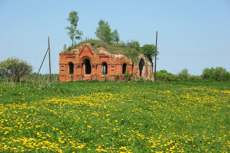 Церковь Троицы Живоначальной, Изъялово (Мещовский район, Калужская область). общий вид в ландшафте