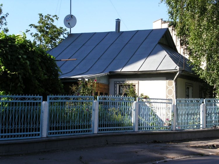 Церковь Успения Пресвятой Богородицы, Бар (Жмеринский район, Украина, Винницкая область). дополнительная информация, Дом настоятеля собора