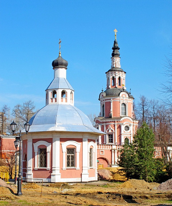 Донской. Донской монастырь. Церковь Георгия Победоносца. фасады, Донской монастырь.Церковь Георгия Победоносца.На втором плане церковь иконы Божией Матери Тихвинская.