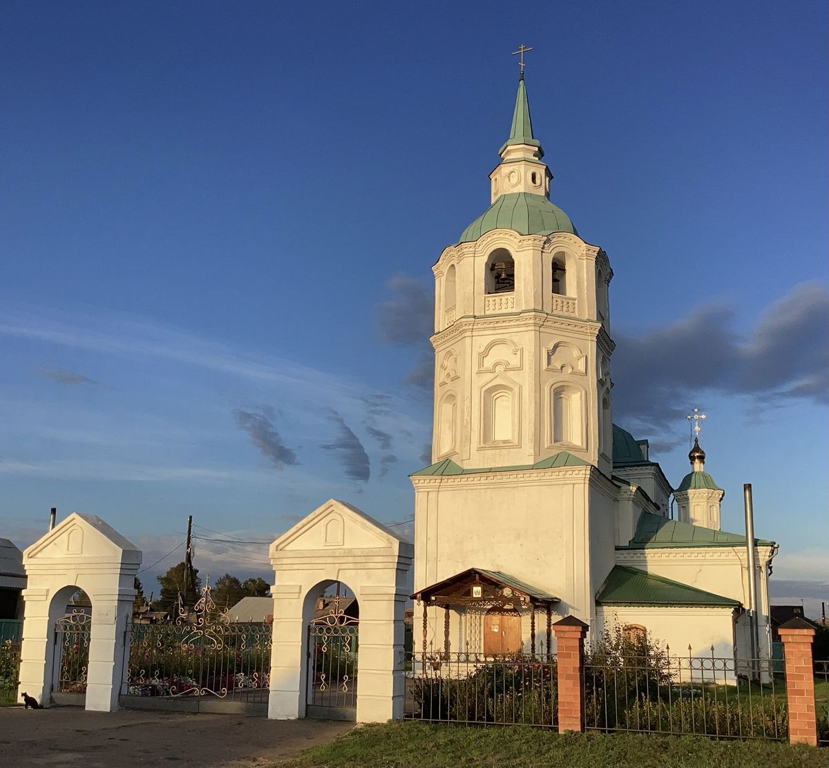 Вид с юго-запада, фасады. Церковь Спаса Нерукотворного Образа, Турунтаево (Прибайкальский район, Республика Бурятия)