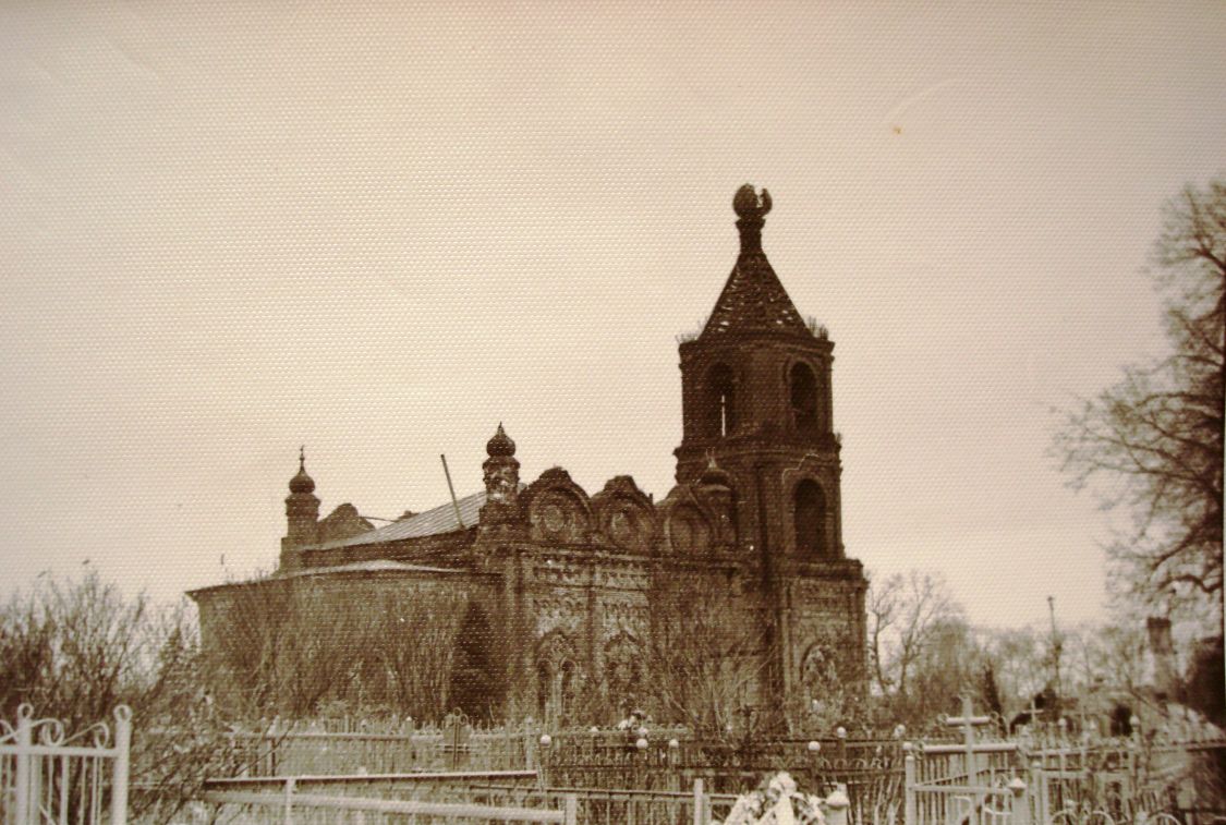 Трахонеево. Церковь Успения Пресвятой Богородицы (каменная). архивная фотография, Съёмка - приблизительно весна 1982-84г со стороны кладбища.