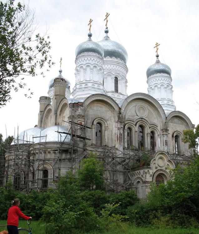 Воскресенский Федоровский мужской монастырь. Собор Успения Пресвятой Богородицы, Сергеево (Шуйский район, Ивановская область). фасады, Успенский собор (1897-1905). Архитектор П.Г.Беген. Вид с северо-востока