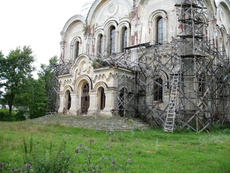Воскресенский Федоровский мужской монастырь. Собор Успения Пресвятой Богородицы, Сергеево (Шуйский район, Ивановская область). архитектурные детали, Успенский собор. Крыльцо главного (западного)входа 