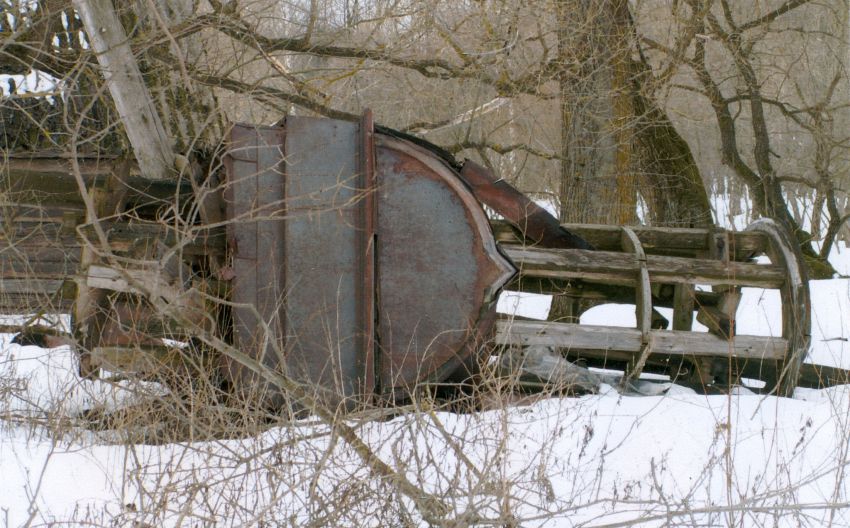 Церковь Троицы Живоначальной, Головино (Петушинский район, Владимирская область). архитектурные детали, один из четырёх упавших малых куполов .