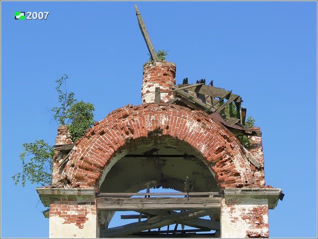 Церковь поклонения веригам апостола Петра, Фетиново (Киржачский район, Владимирская область). архитектурные детали, Завершение колокольни, вид с запада