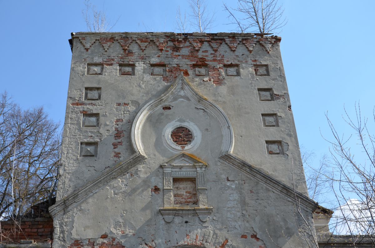 Церковь Казанской иконы Божией Матери, Сухиничи (Сухиничский район, Калужская область). архитектурные детали, Фрагмент западного фасада