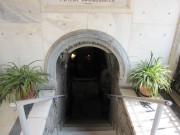 Собор Андрея Первозванного, Подземный источник с наружной стороны собора<br>, Патры, Западная Греция, Греция