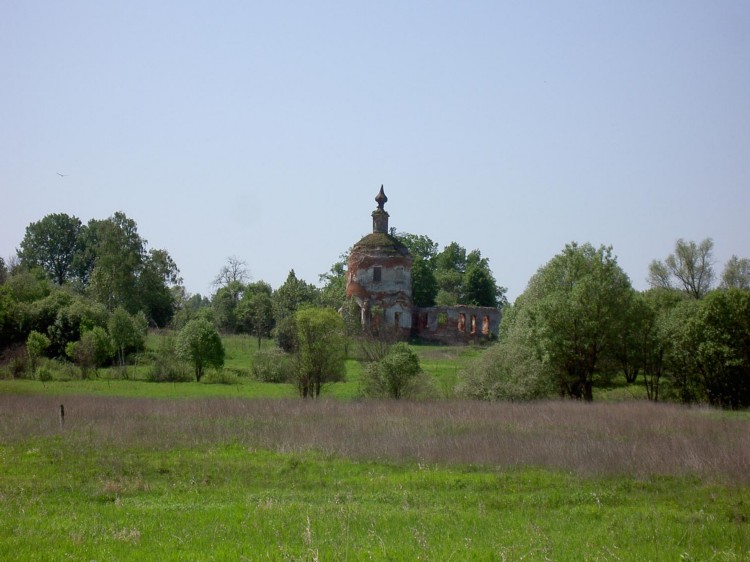 Шимоново. Церковь Димитрия Солунского. общий вид в ландшафте