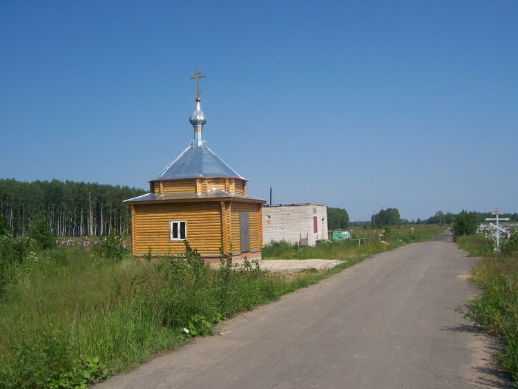 Заволжск. Часовня Спаса Преображения. общий вид в ландшафте