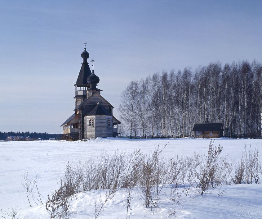 Церковь Смоленской иконы Божией Матери, Подолино (Солнечногорский городской округ, Московская область). общий вид в ландшафте, Та самая сгоревшая в 1999-м году деревянная церковь, на месте которой стоит современная
