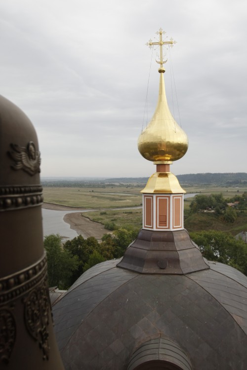 Нижние Муллы. Церковь Троицы Живоначальной. архитектурные детали, Вид купола храма с колокольни