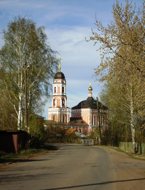 Церковь Троицы Живоначальной, Нижние Муллы (Пермский район, Пермский край). общий вид в ландшафте, дорога к храму