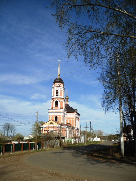 Церковь Троицы Живоначальной, Нижние Муллы (Пермский район, Пермский край). общий вид в ландшафте, дорога к храму